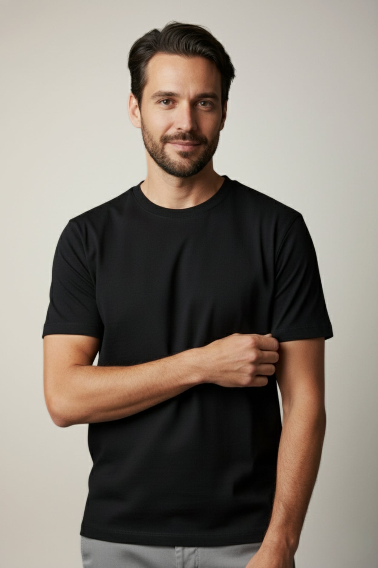 Le t-shirt noir basique